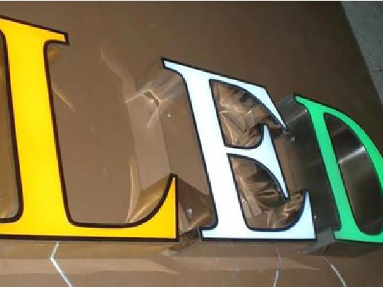 封丘介绍LED招牌的基础知识。